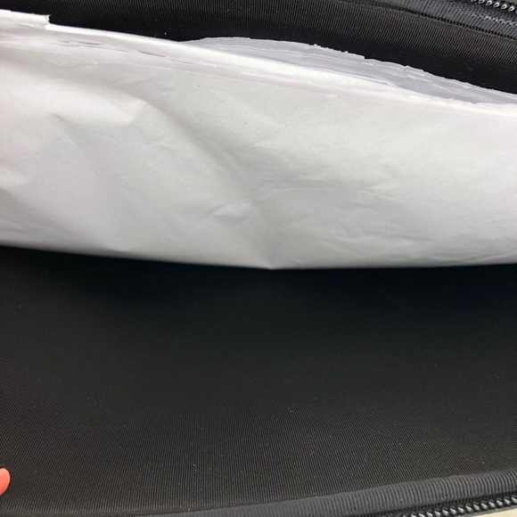 Kate Spade Blake ave musical dots Laptop case - Picture 3 of 3